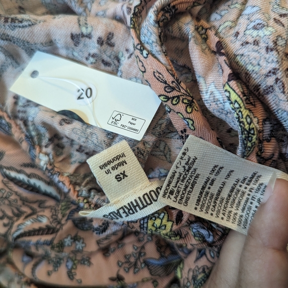 NWT long dress a bit high and low peach color with a print size XS side zipper - Picture 6 of 8